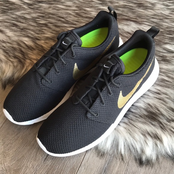 NWTNike ID Roshe One Black Gold! - Picture 8 of 8